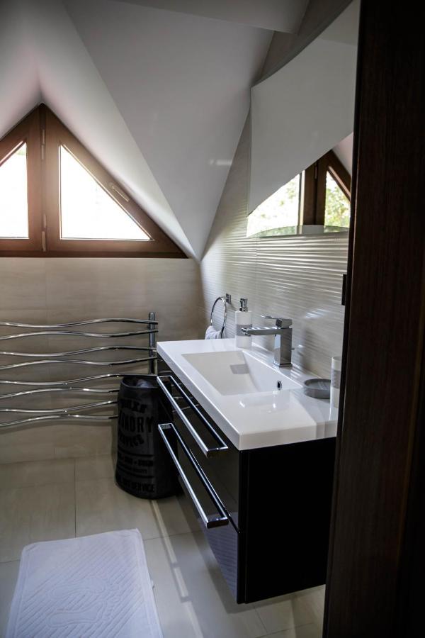Dom Nad Jeziorem Ublik Z Sauna I Jacuzzi Экстерьер фото