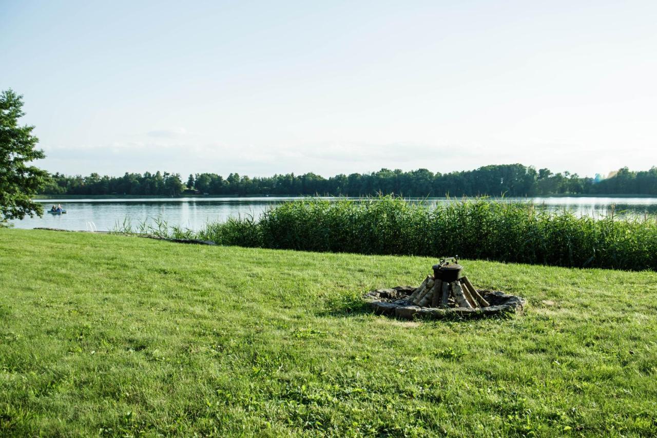 Dom Nad Jeziorem Ublik Z Sauna I Jacuzzi Экстерьер фото